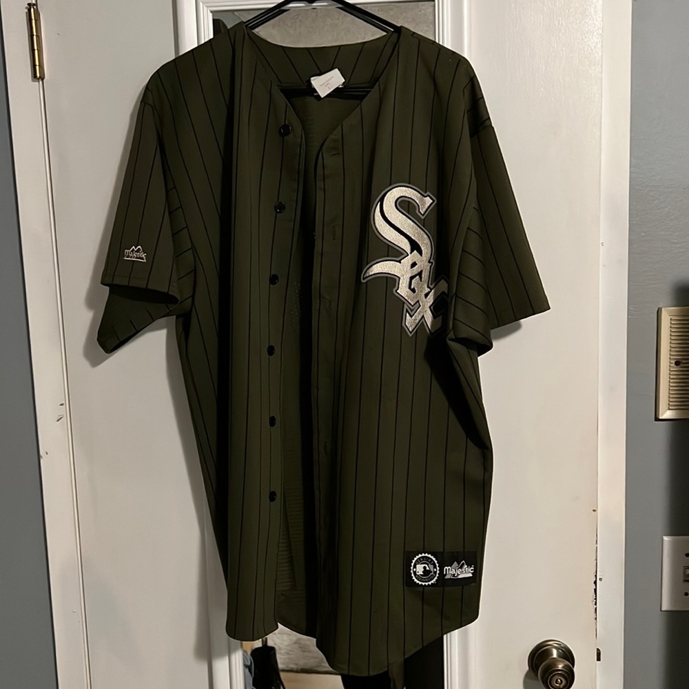 Men’s Dark Green Chicago White Sox Baseball Jersey (Size Large)